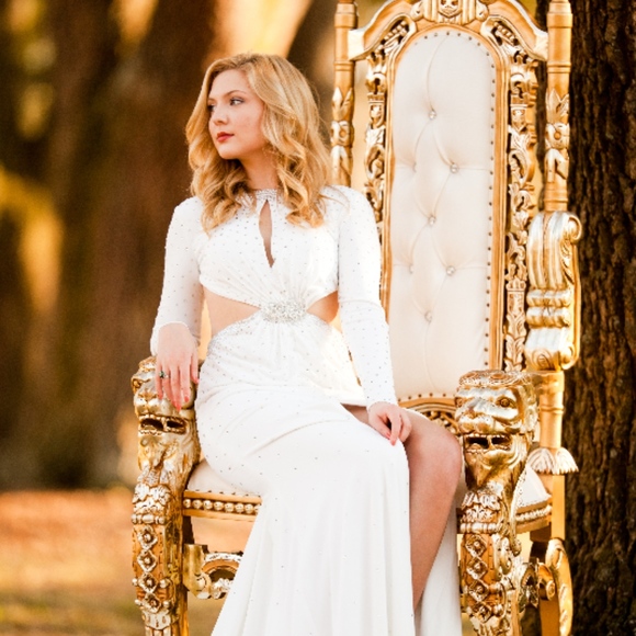 Stunning Long White Formal Size 6 - Picture 2 of 4